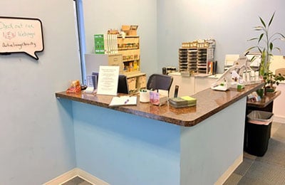 Chiropractic-Carpentersville-IL-Front-Desk.jpg